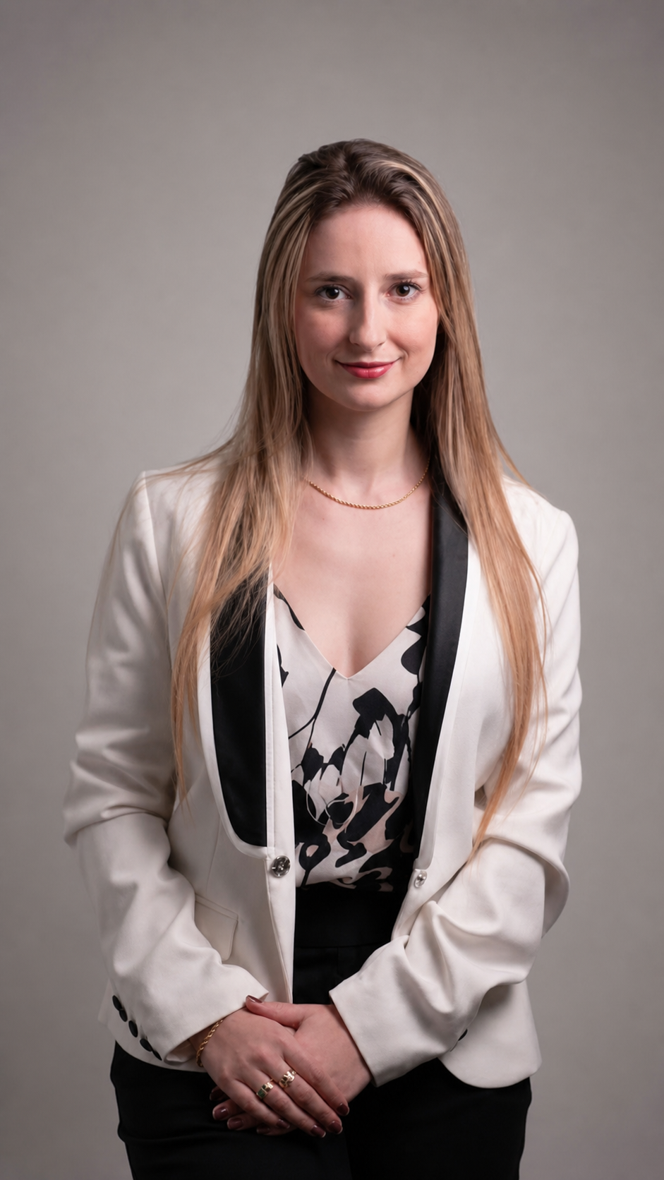 Dra. Gabriella Jacomel Cenovicz, médica dermatologista